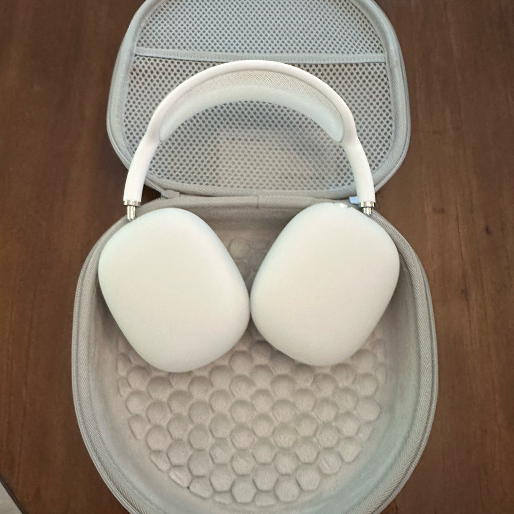 Apple AirPods Max Over-Ear Headphones in White